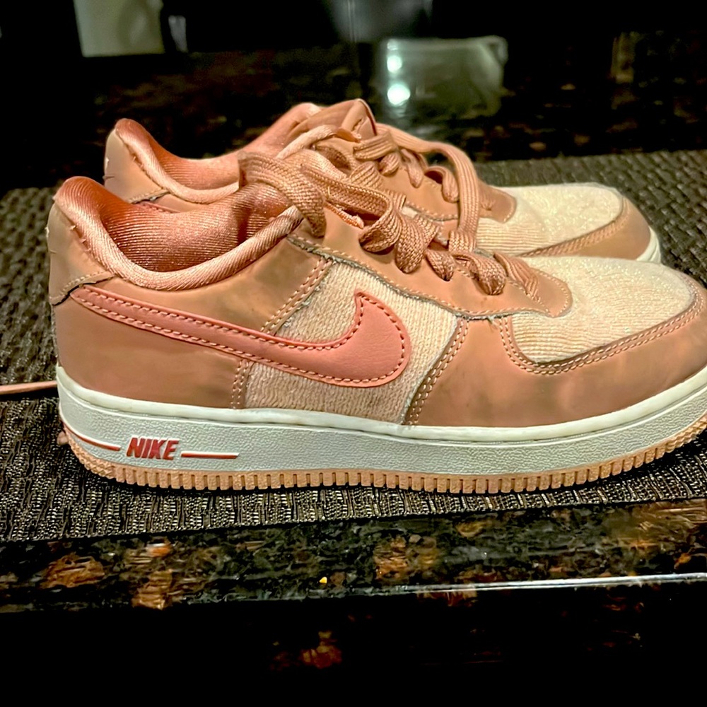 Girls nike gym shoes
